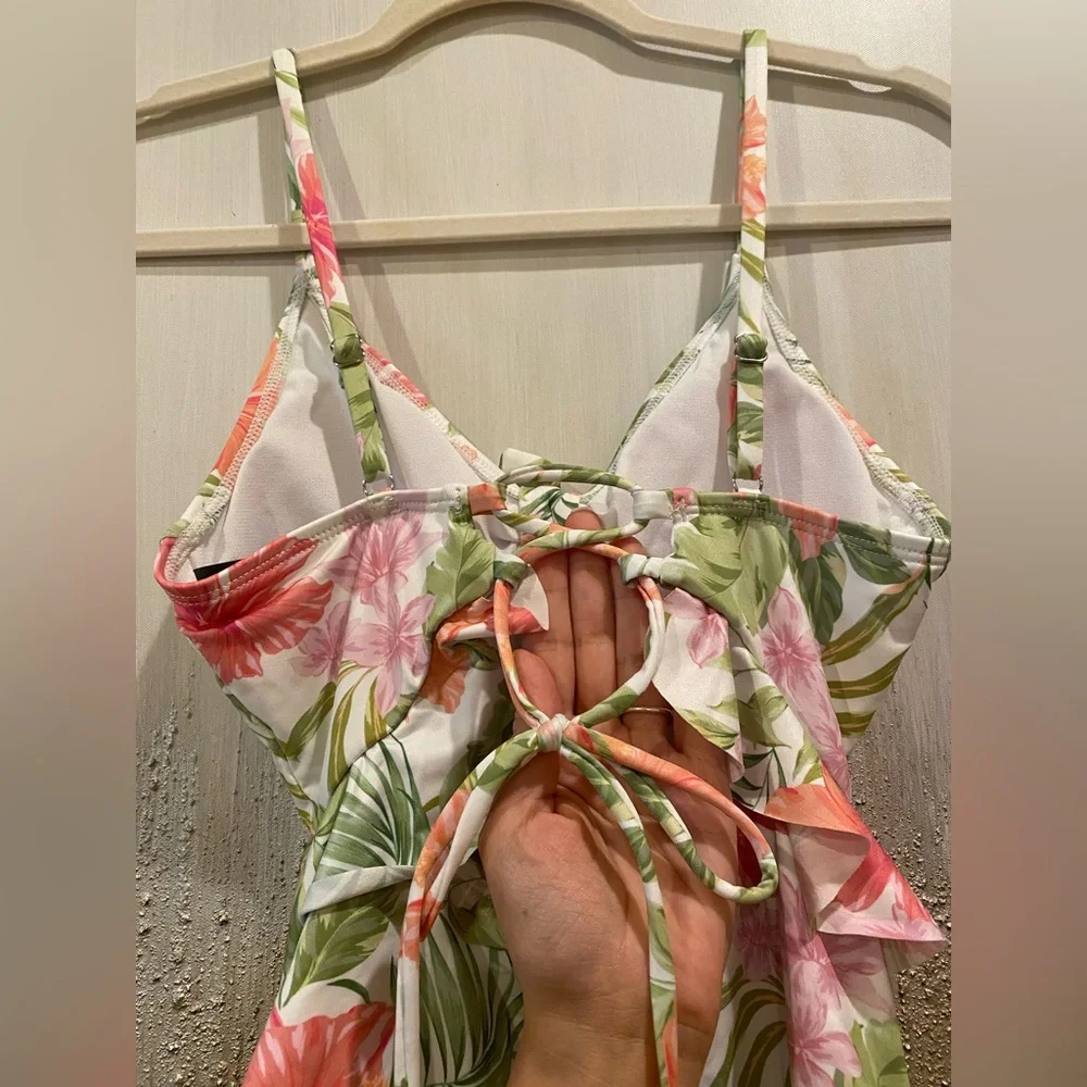 NWOT Hurley Floral Cut Out Ruffled W/Lace Up Back One Piece Swimsuit - Size S - Picture 6 of 13